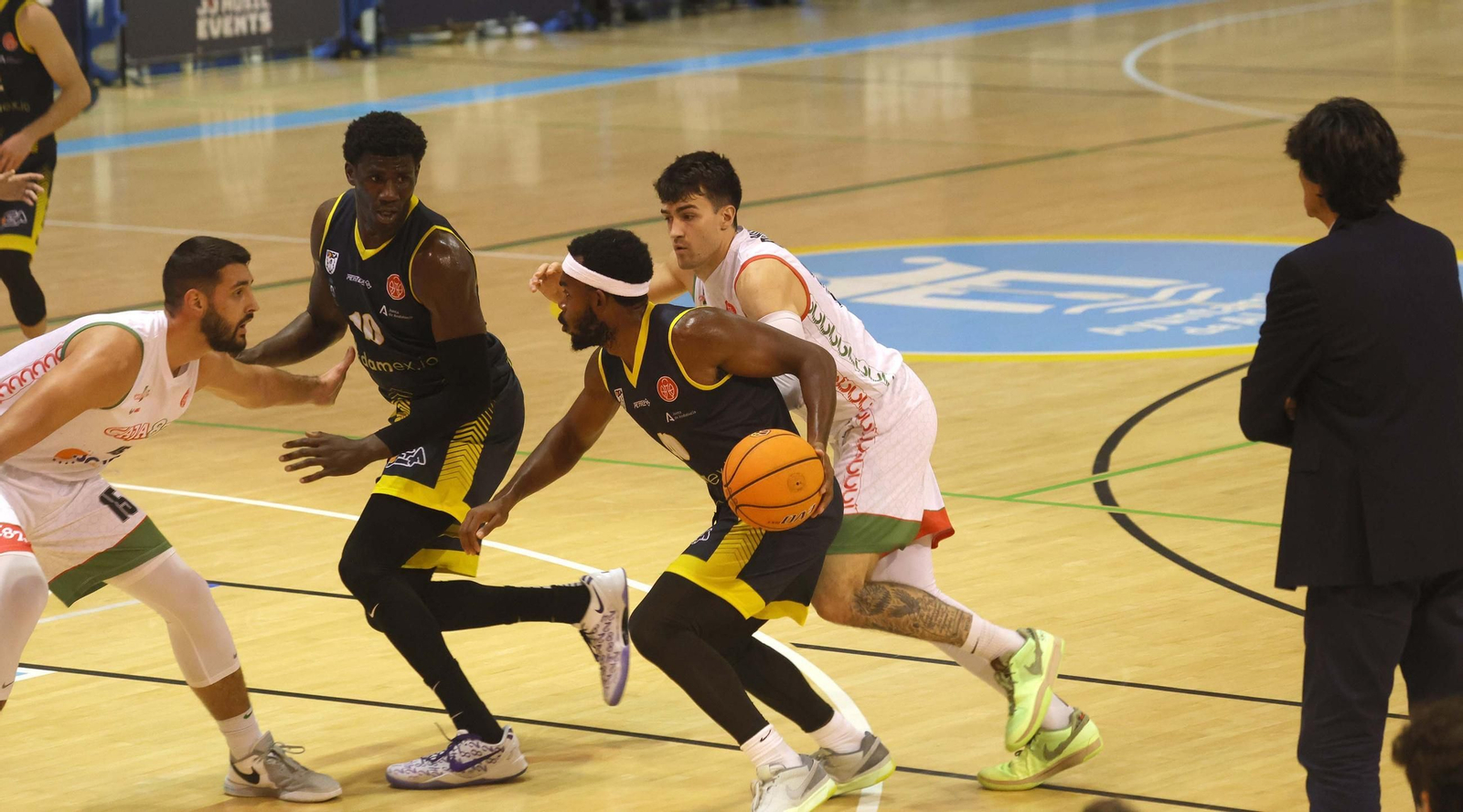 Las fotos del Udea Algeciras - Caja 87 de la Segunda FEB de baloncesto