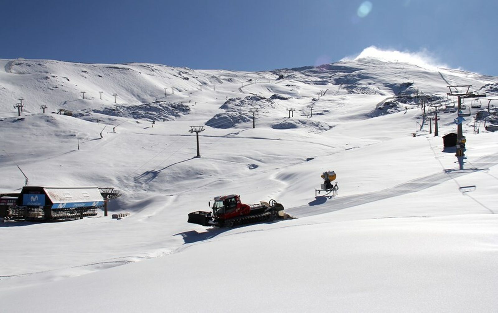La Sierra empieza a pisar la nieve y mira al inicio de la temporada