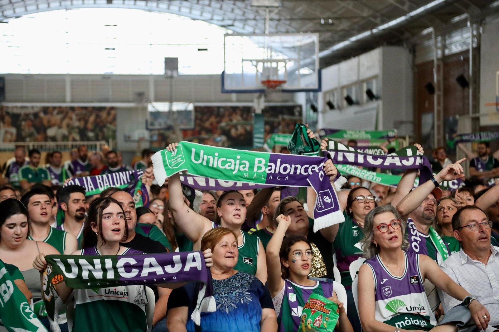 La locura en Los Guindos: ¡Búscate durante la final de BCL del Unicaja!