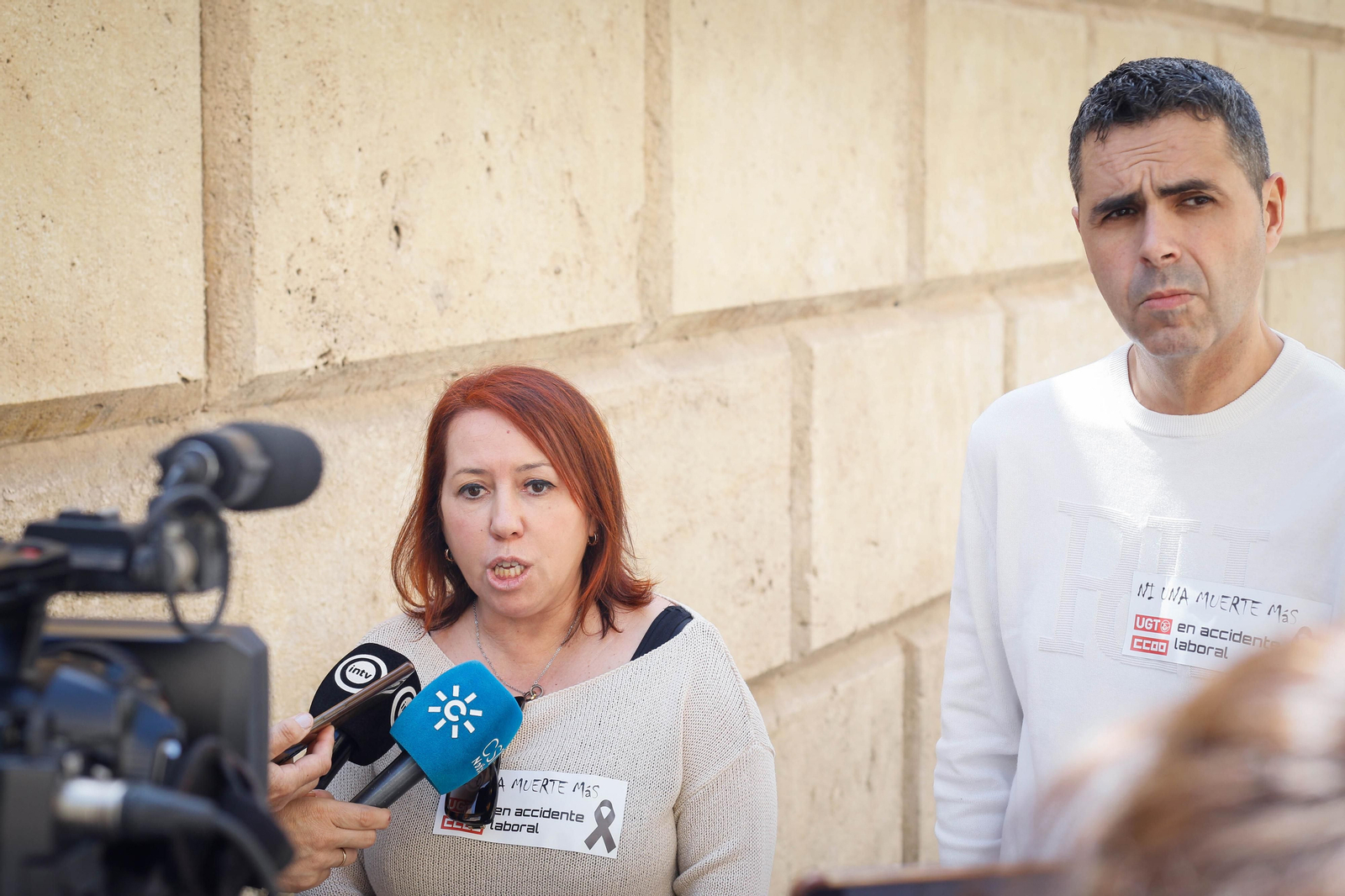 Imágenes de la concentración por muerte de un trabajador en accidente laboral