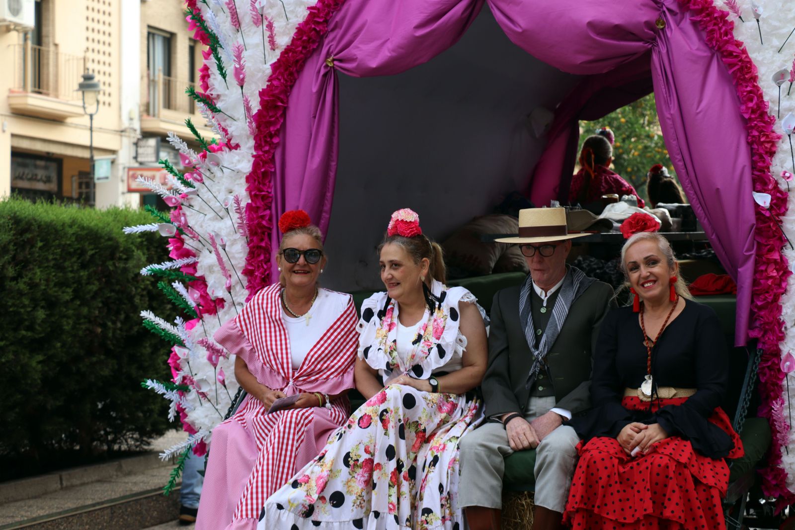 El Rocío 2023: Imágenes de la Hermandad de Emigrantes en su salida de Huelva