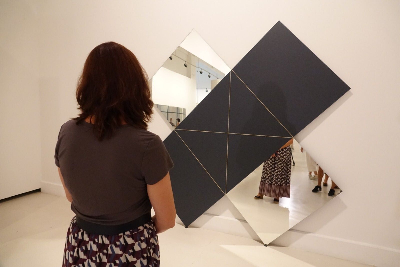 'Uno y uno igual a tres', un viaje por los espejos de Pistoletto y otras obras.