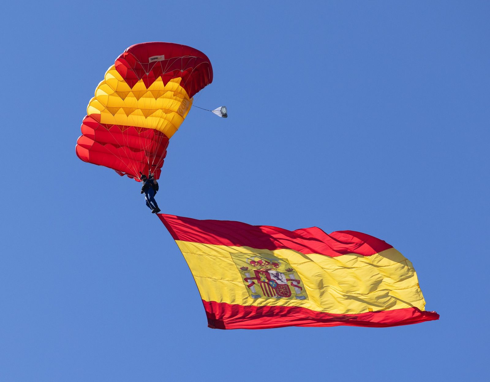 Las fotos del desfile militar en Oviedo con motivo del Día de las Fuerzas Armadas