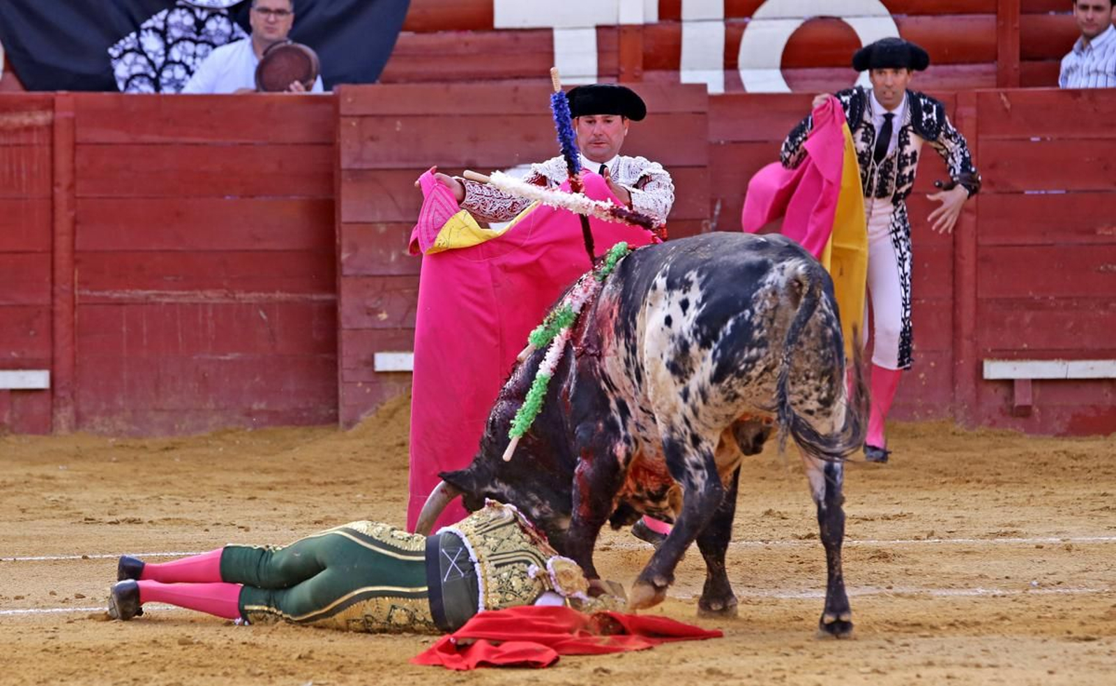 Secuencia de la cogida a Roca Rey