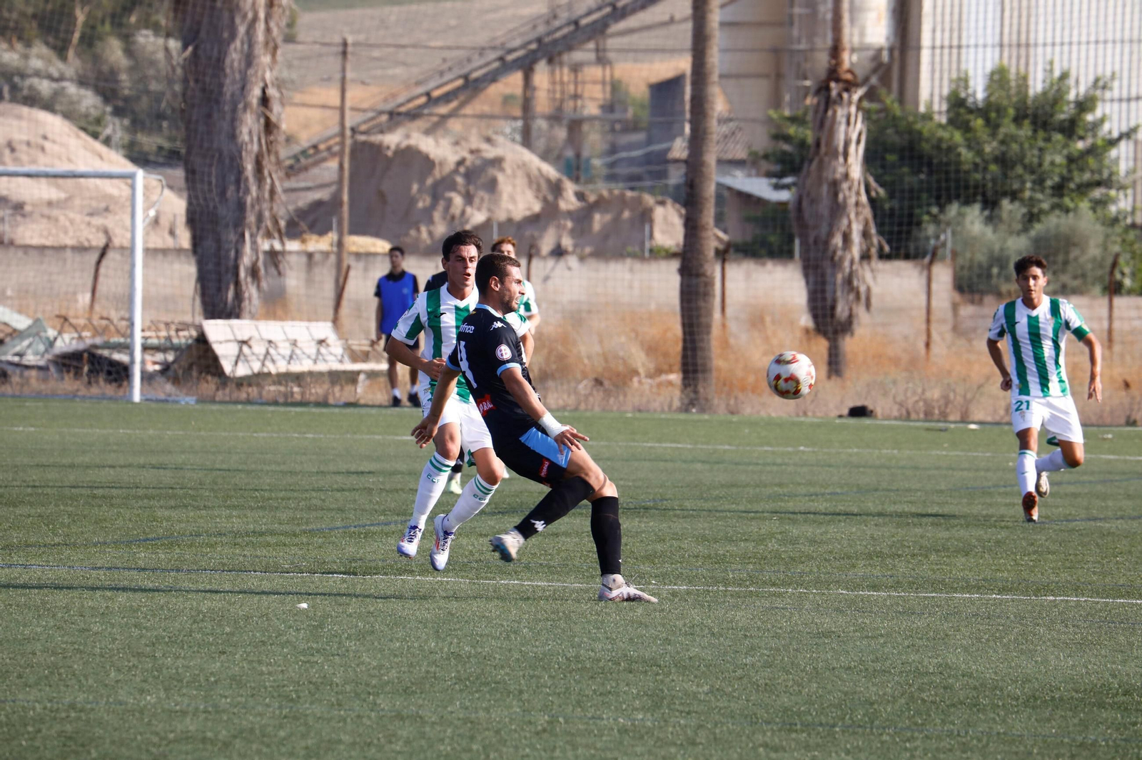 Las mejores fotos del derbi entre el Córdoba B y el Ciudad de Lucena en la Ciudad Deportiva