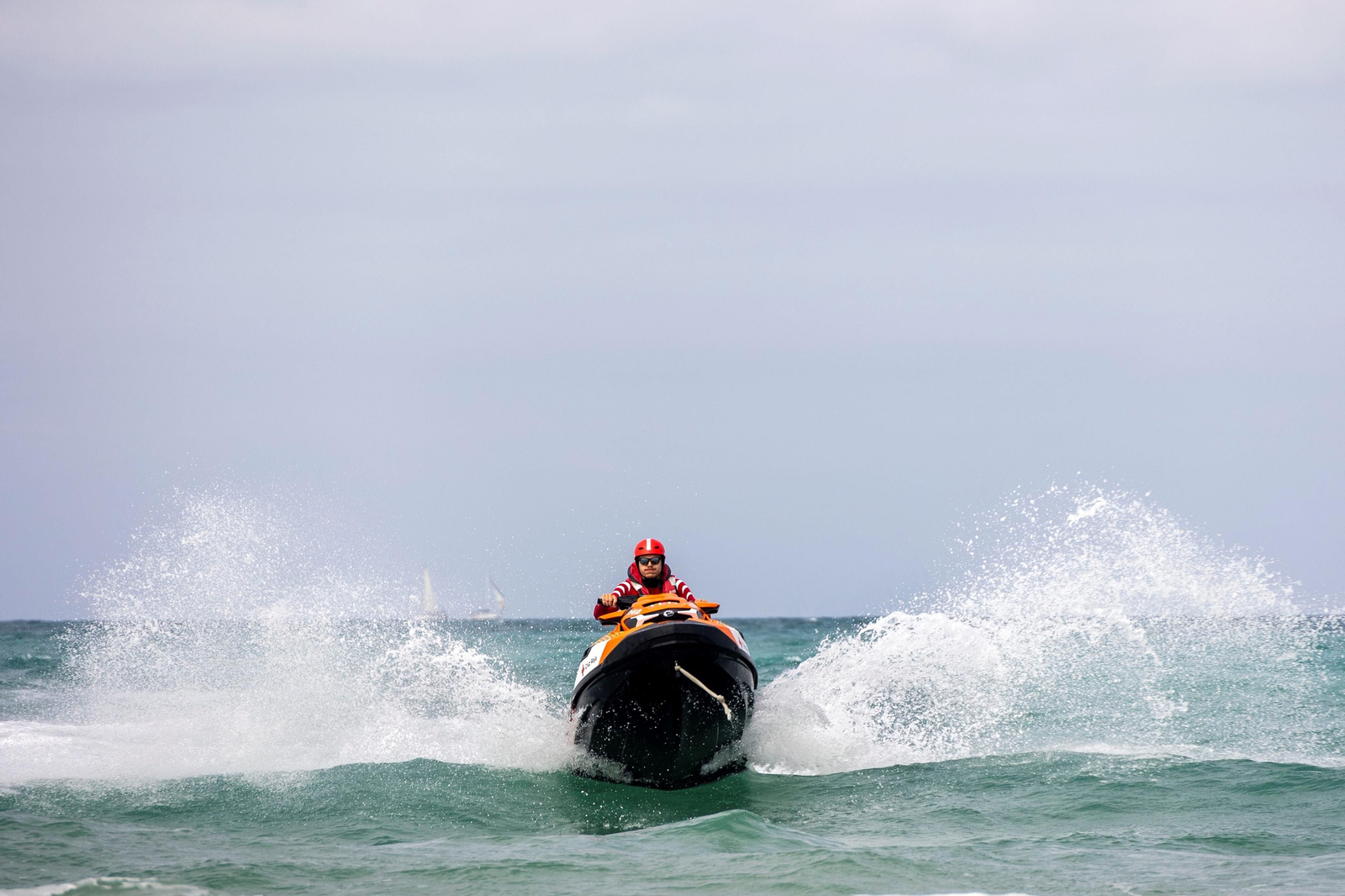En imágenes: así se pone a prueba el servicio de socorrismo y salvamento de la playa de Camposoto
