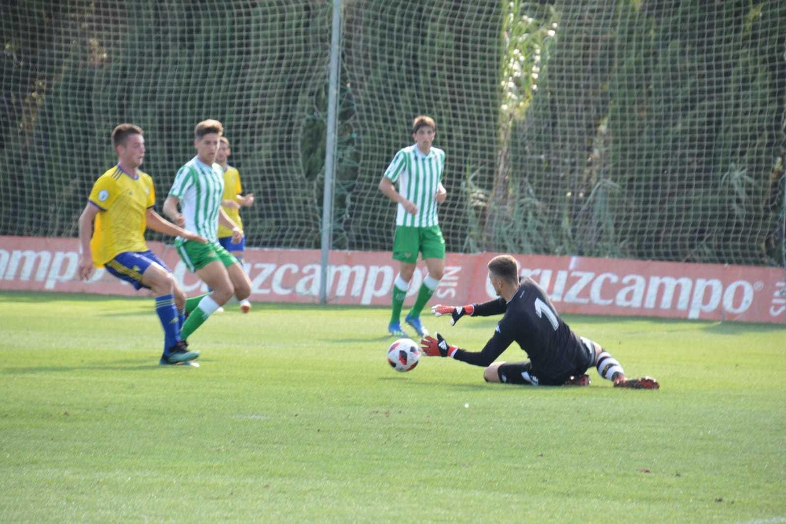 Un lance del partido entre filiales.