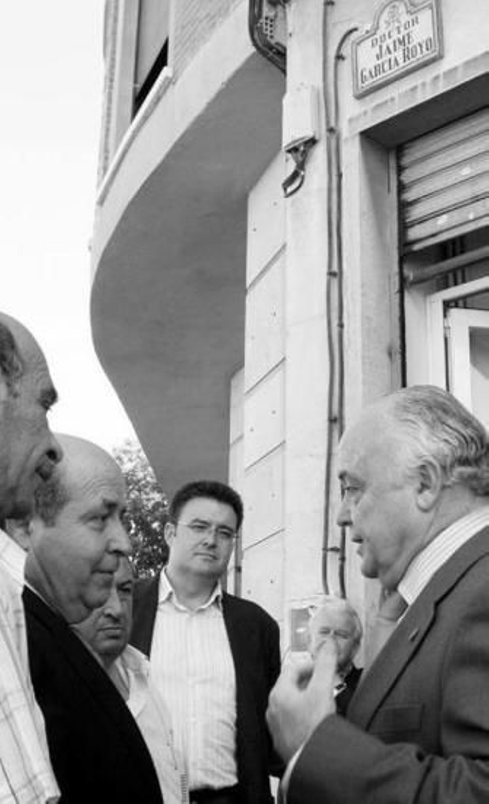 El alcalde y el ex concejal de Urbanismo, en la inauguración de ayer.