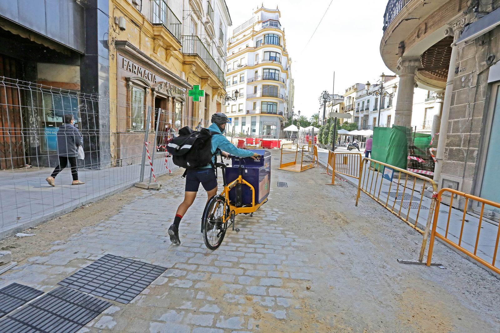 Parón en la obras de la  Calle Cerrón y Santa María y poda en Corredera