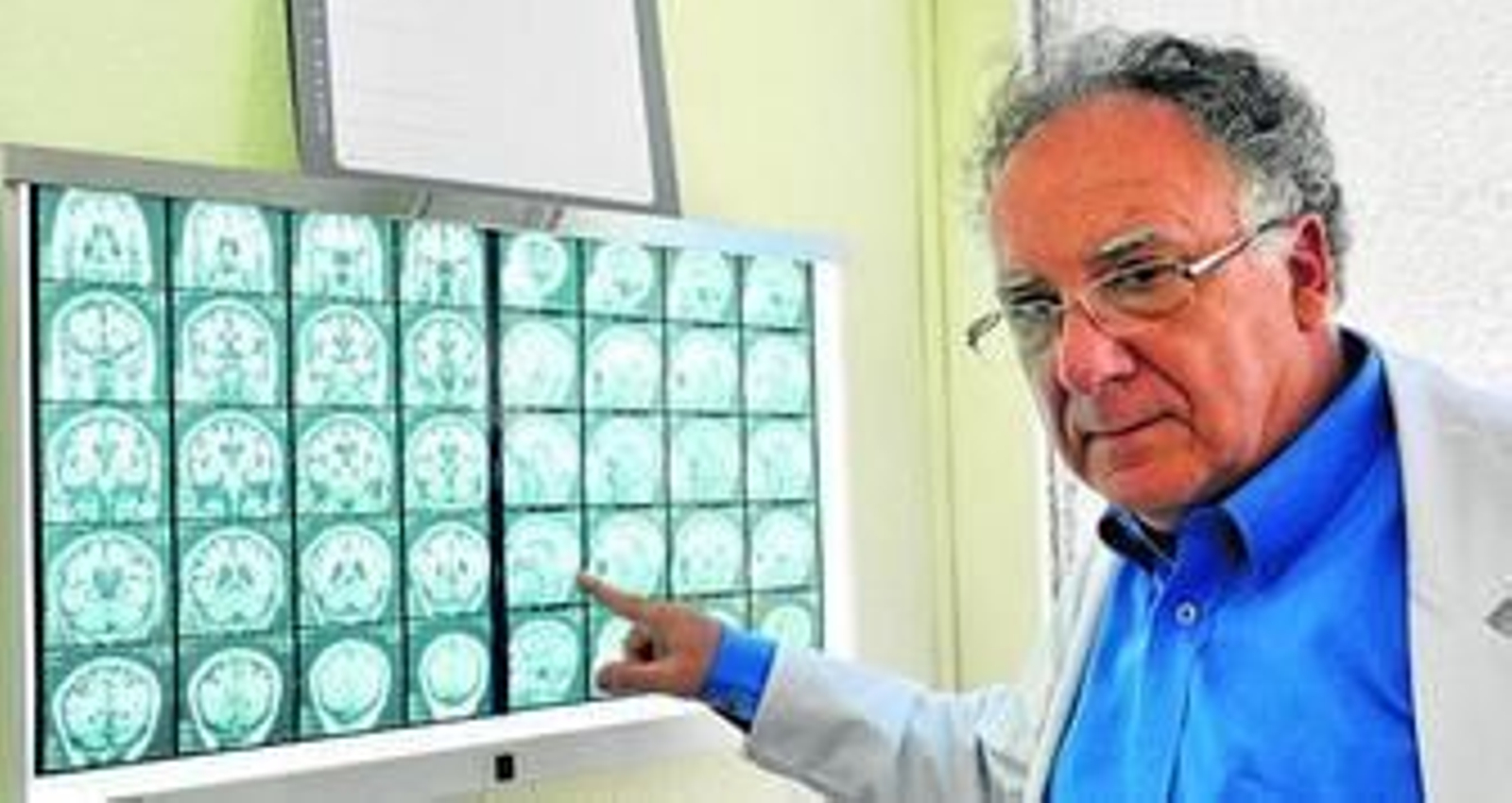 El doctor Guillermo Izquierdo, jefe de sección de Neurología del Hospital Virgen Macarena.