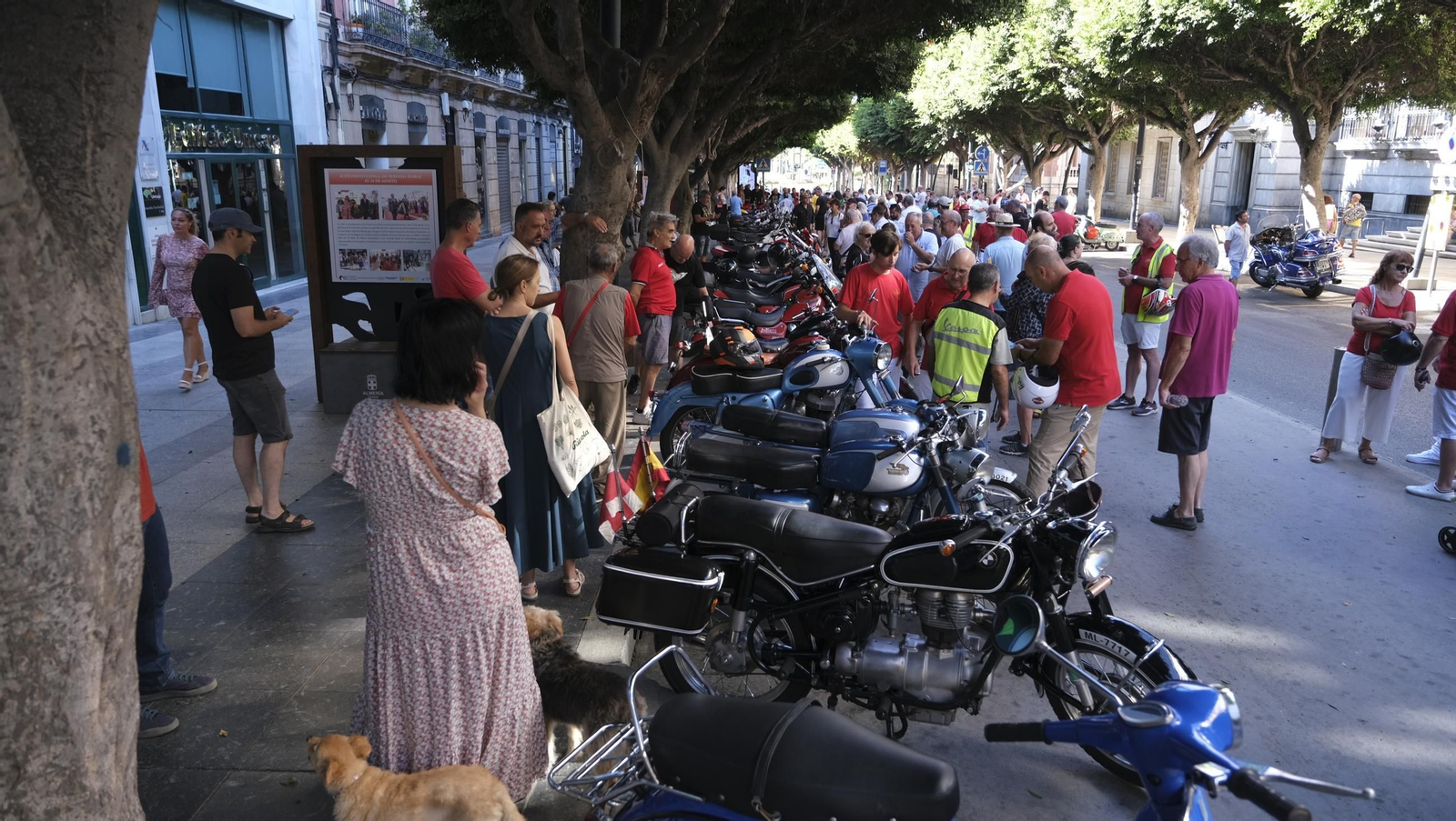 Exposición de Motos Antiguas de la Feria de Almería, en imágenes