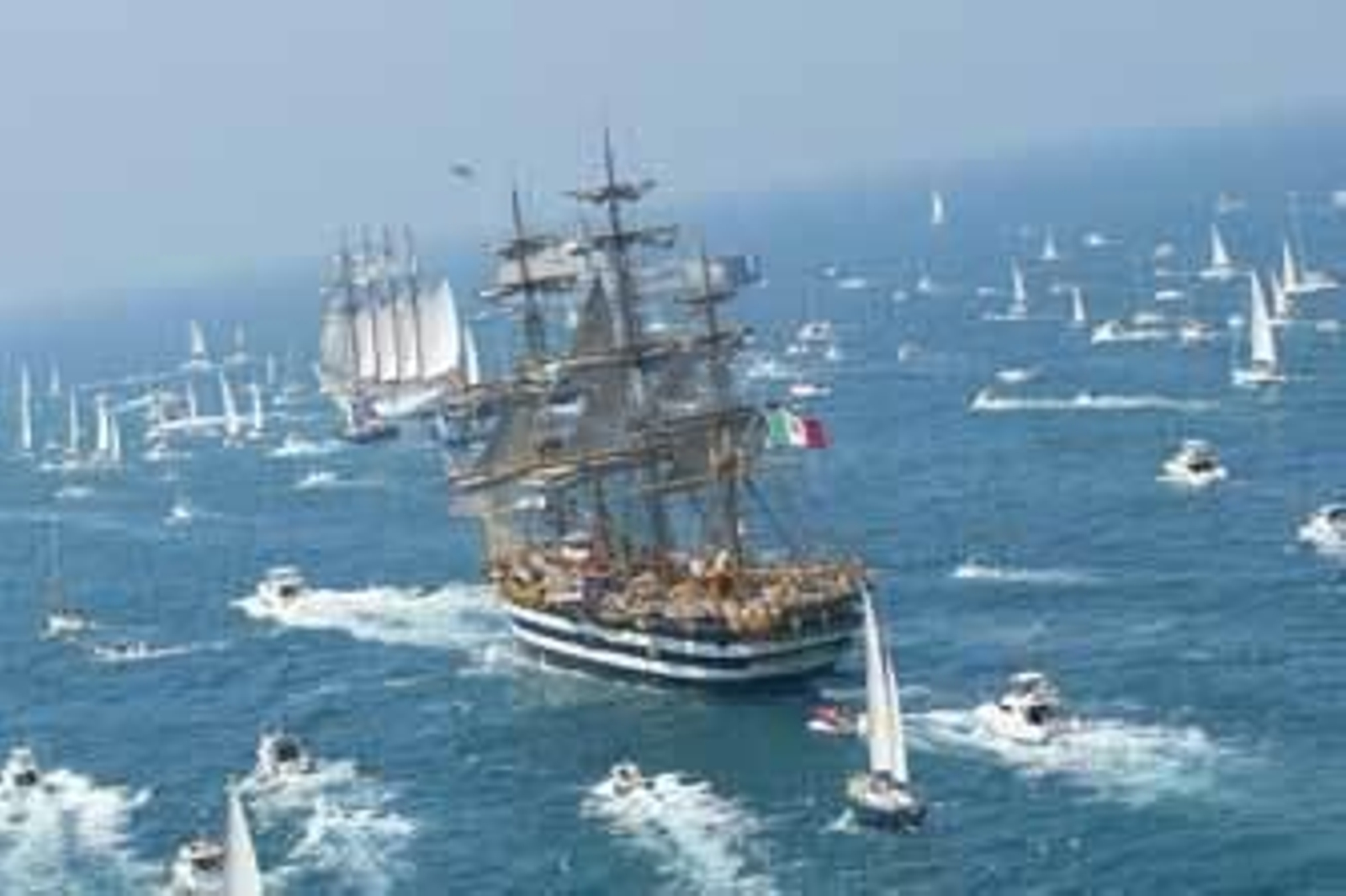 Uno de los buques participantes en la Gran Regata de 2012. /Julio González