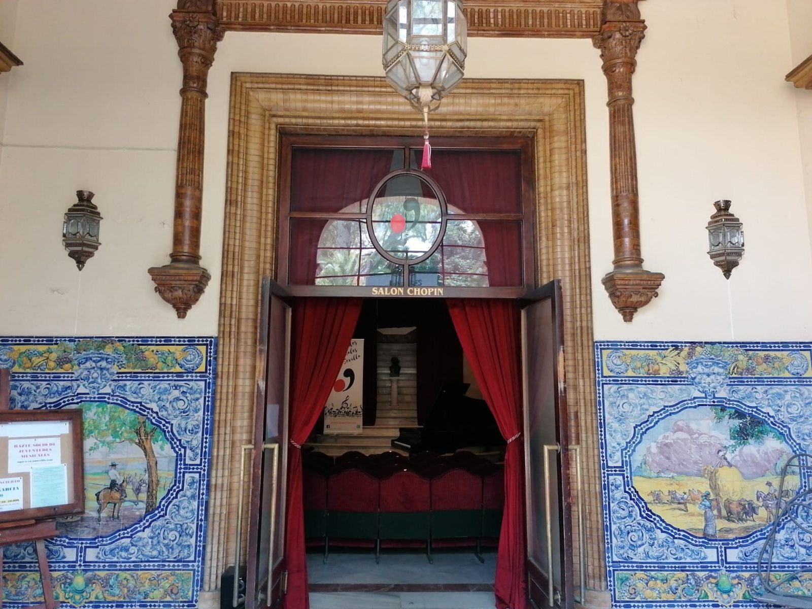 La entrada al Salón Chopin del Pabellón de Juventudes Musicales.