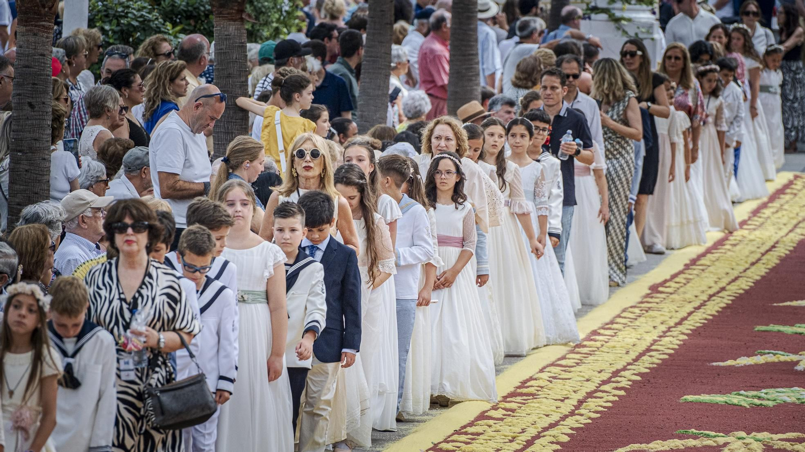 Búscate entre las imágenes del Domingo de Corpus en Cádiz