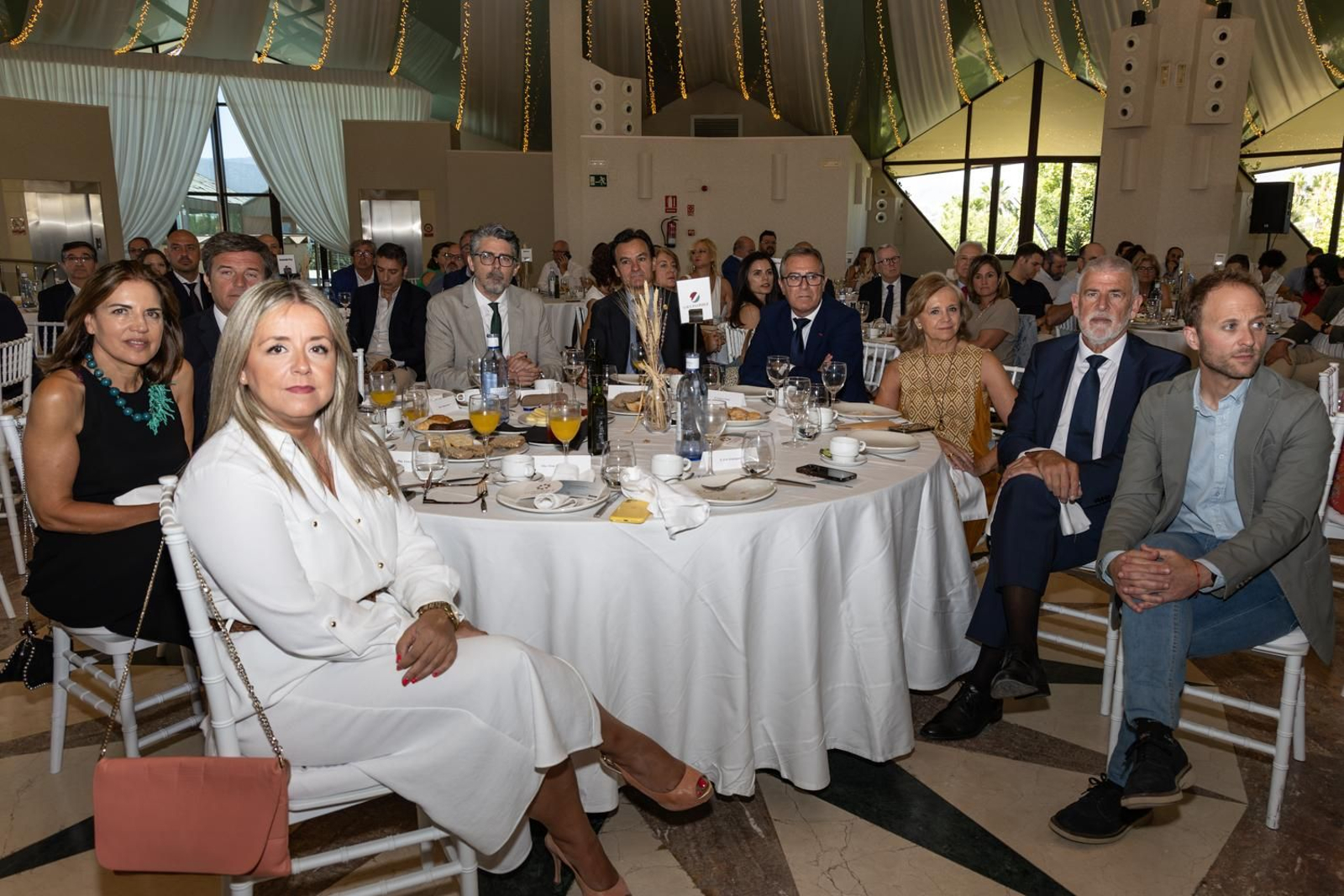 La sociedad jiennnese ha acompañado al Grupo Joly en su desayuno con la consejera.
