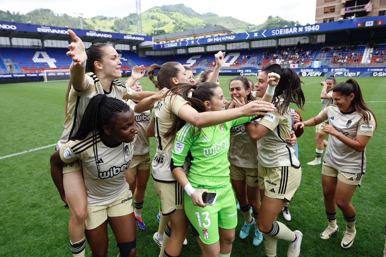 Así fue la celebración del Granada CF femenino tras su permanencia