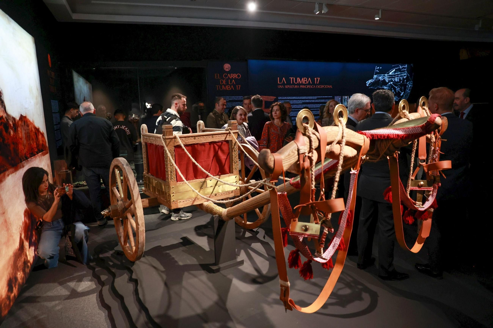 El carro tartésico en la exposición que alberga el Museo de Huelva.