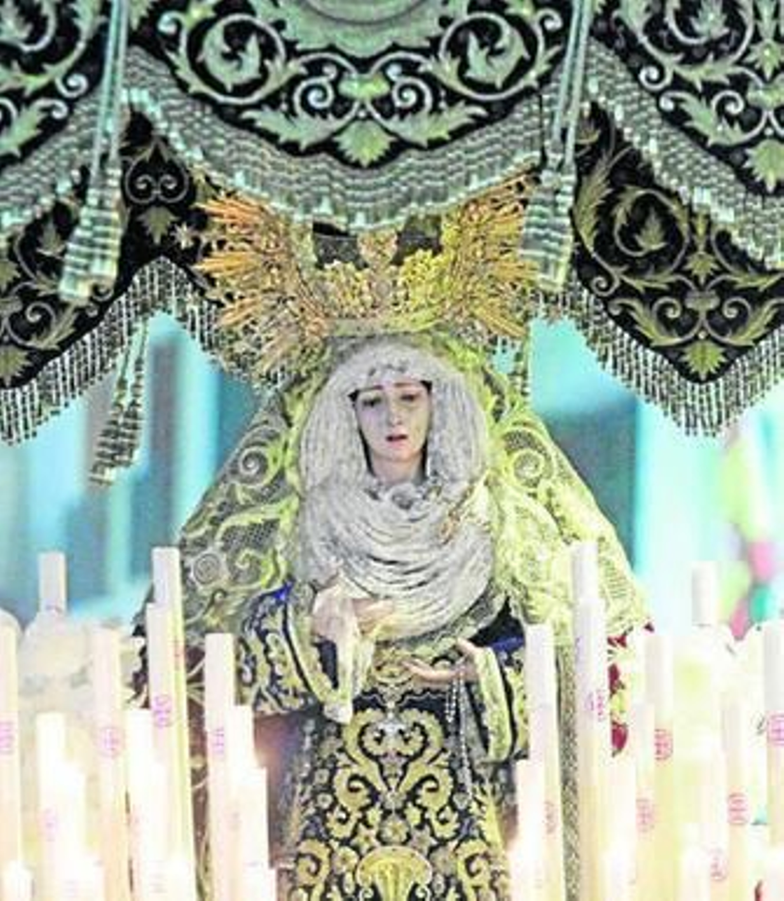El Nazareno, ayer durante su estación de penitencia.