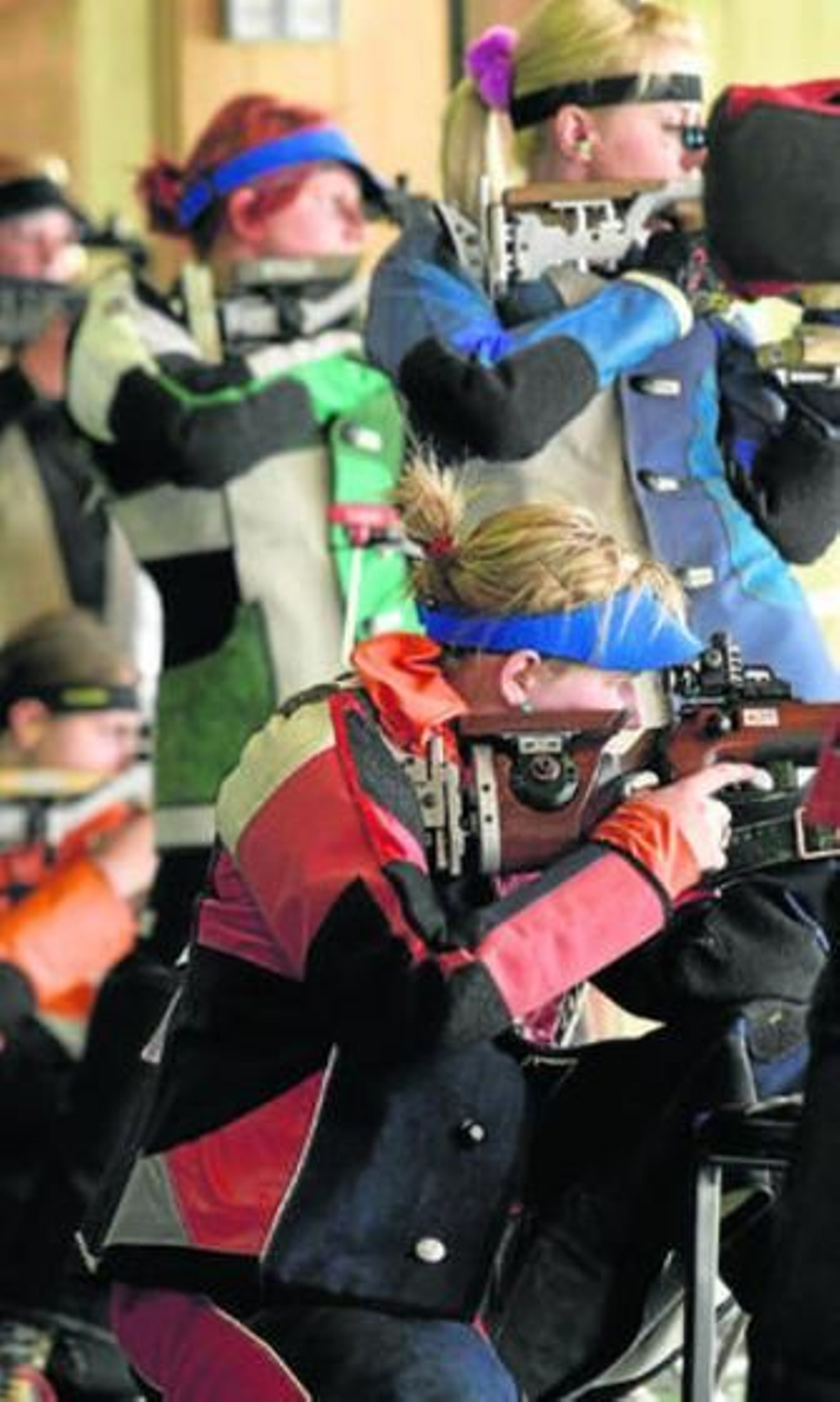 Deportistas de la Universidad de Granada entrenan en tiro olímpico.
