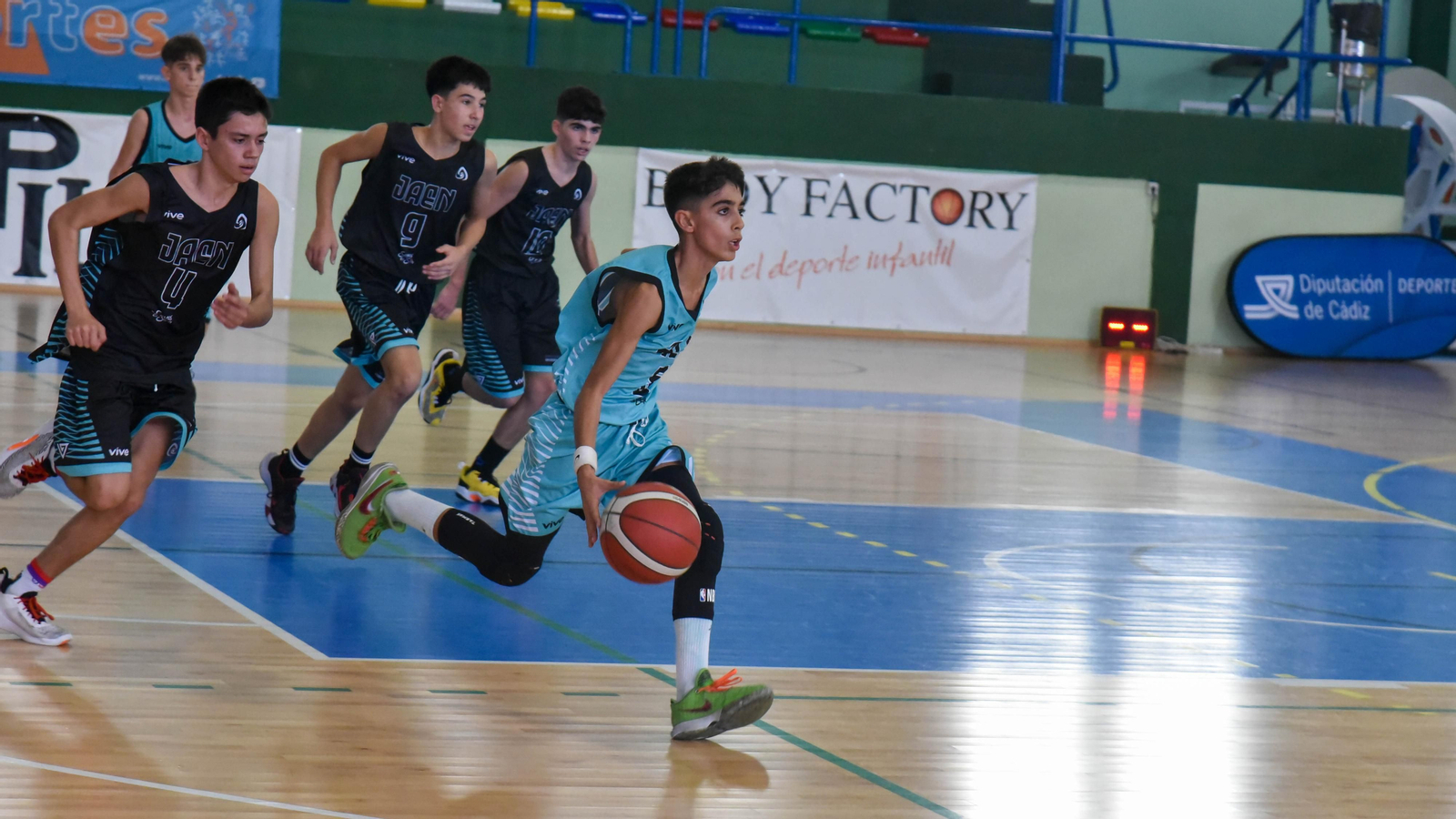 Las fotos de la tercera jornada del Andaluz infantil masculino de baloncesto en La Línea