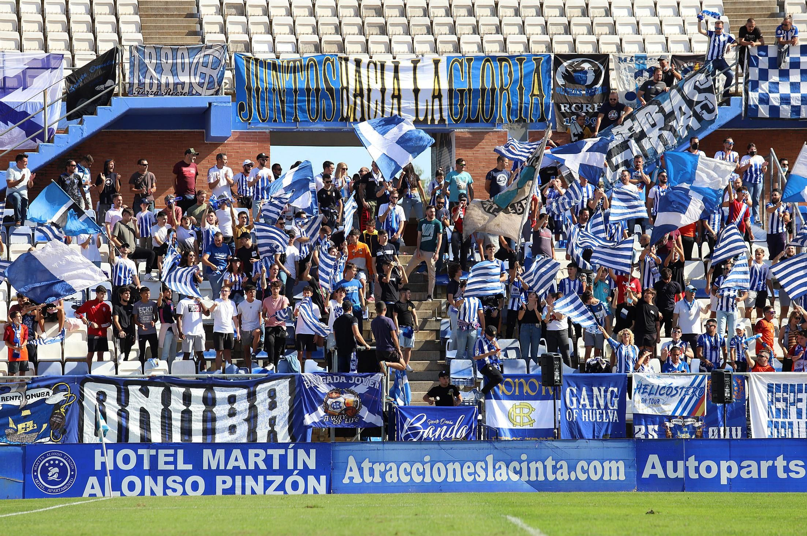 Imágenes de la mejor afición en el Recre-Gerena