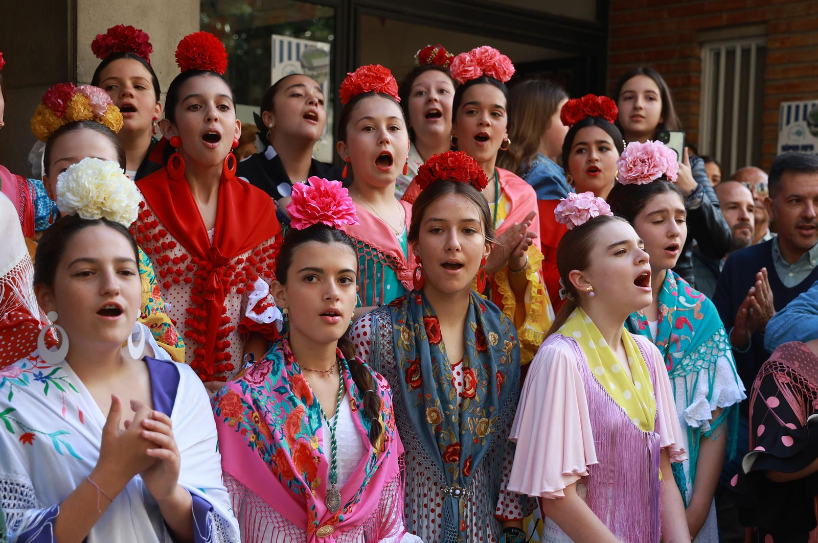 Las mejores imágenes de los peregrinos en la salida de Emigrantes