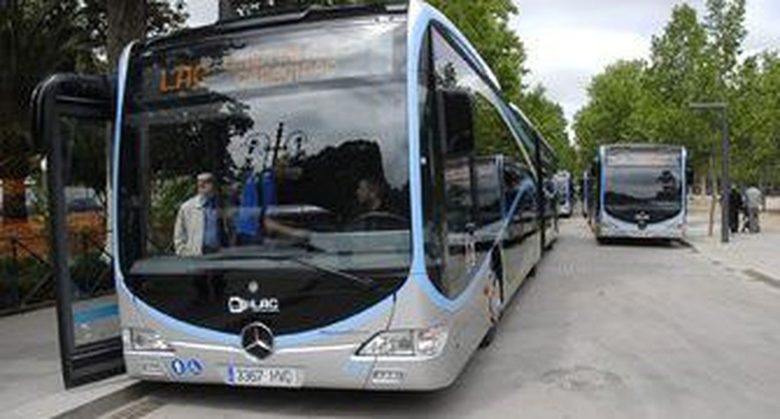 La experiencia de los buses rápidos en Barcelona y Granada