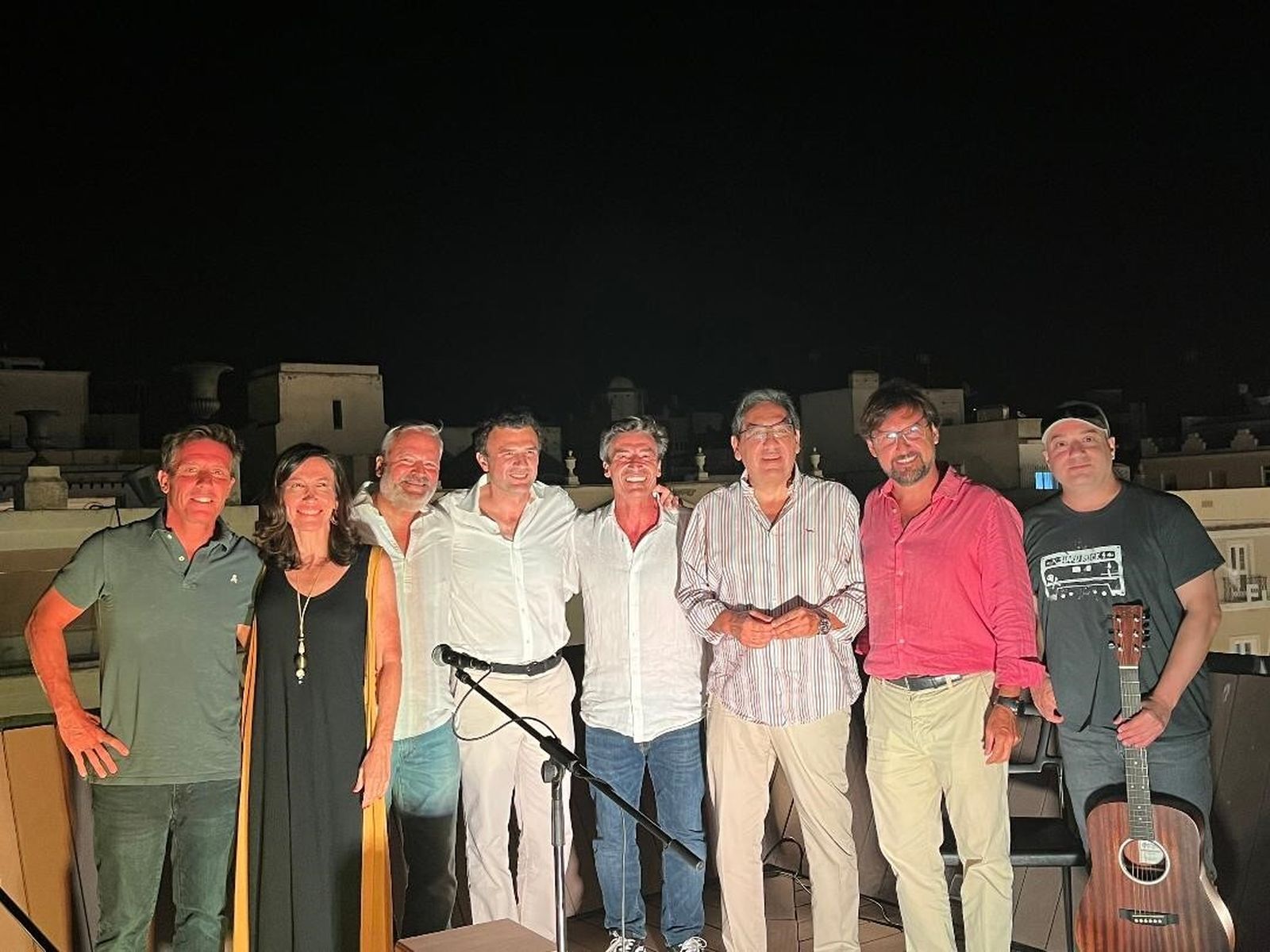 Quino y María José Linares, Carlos Castellví, el alcalde Bruno García, Federico Linares, Antonio Pulido, Manolo Navarro y Antonio Hidalgo.