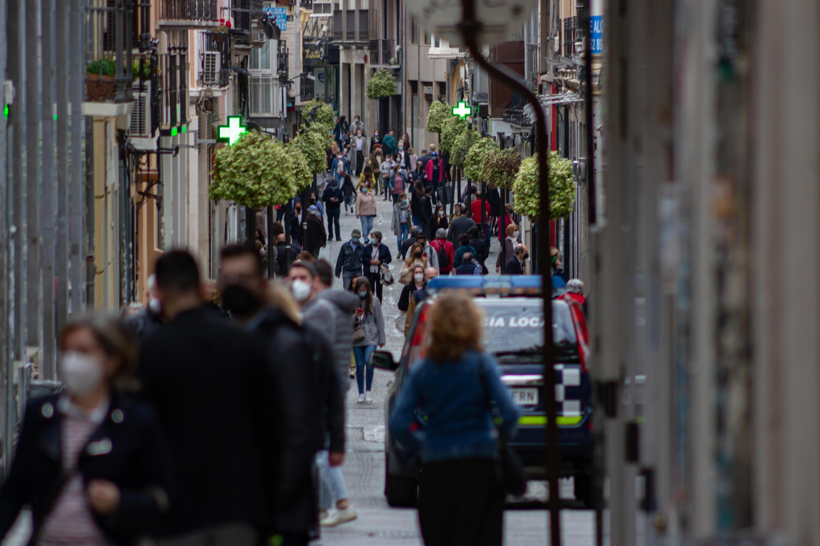 Fotos: el Día de la Cruz de Granada y su animada mañana