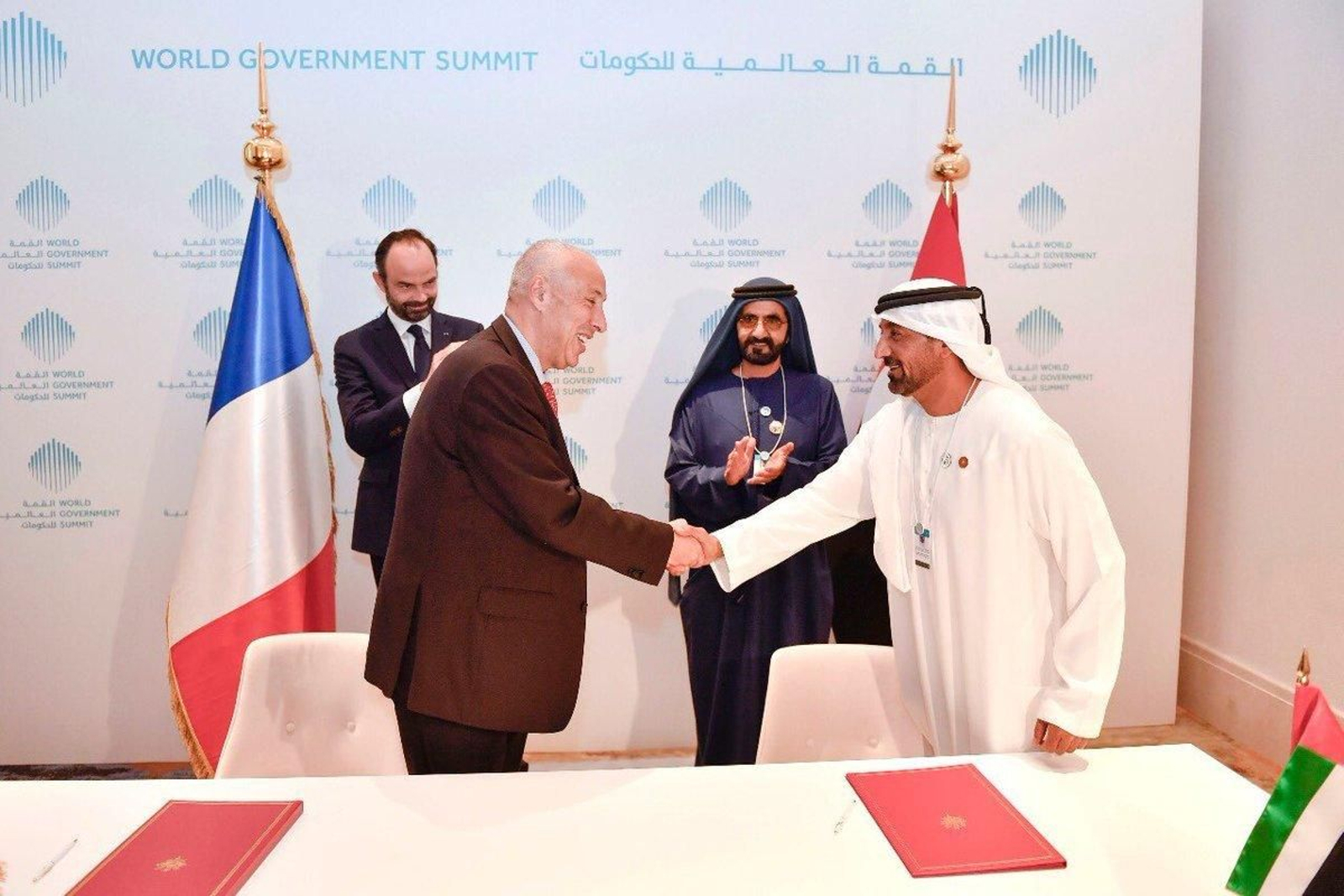 Momento de la firma del acuerdo entre Emirates y Airbus.