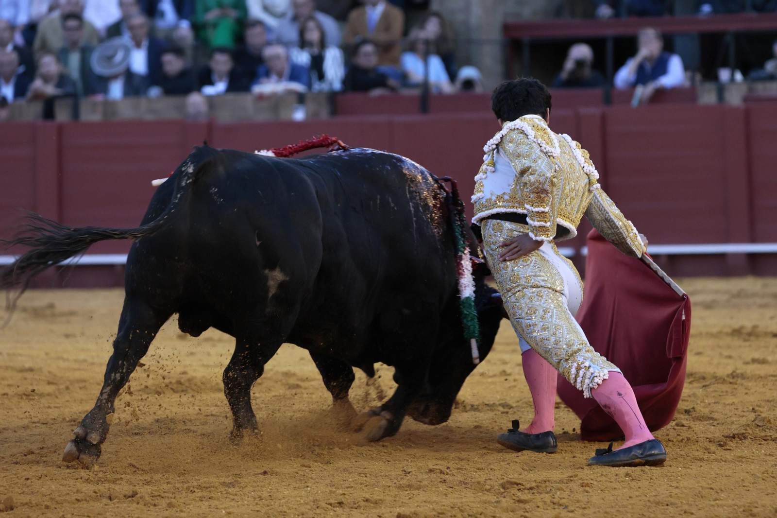 Las imágenes de la tercera del abono de los toros en la Maestranza  de Sevilla