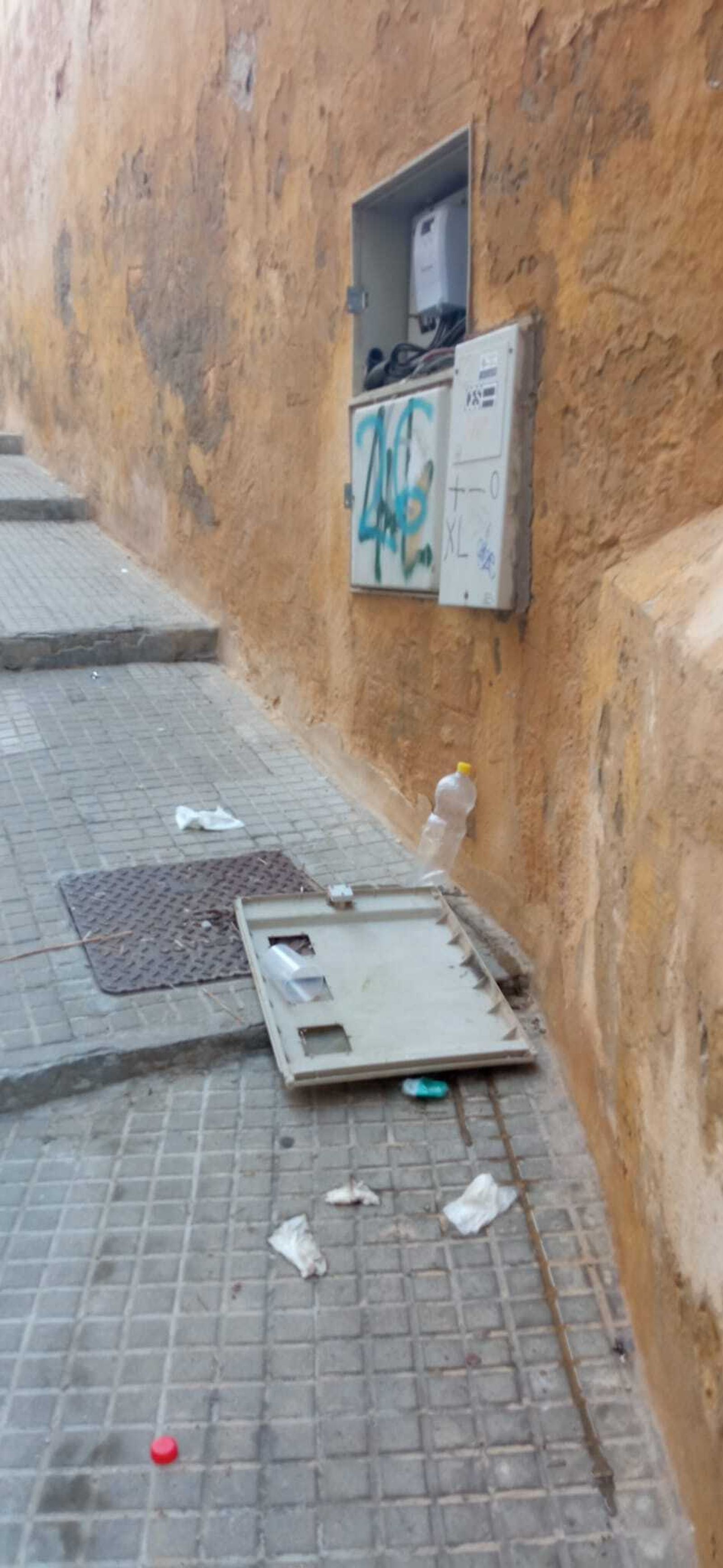 Imagen de suciedad en el entorno de la Alameda Vieja.