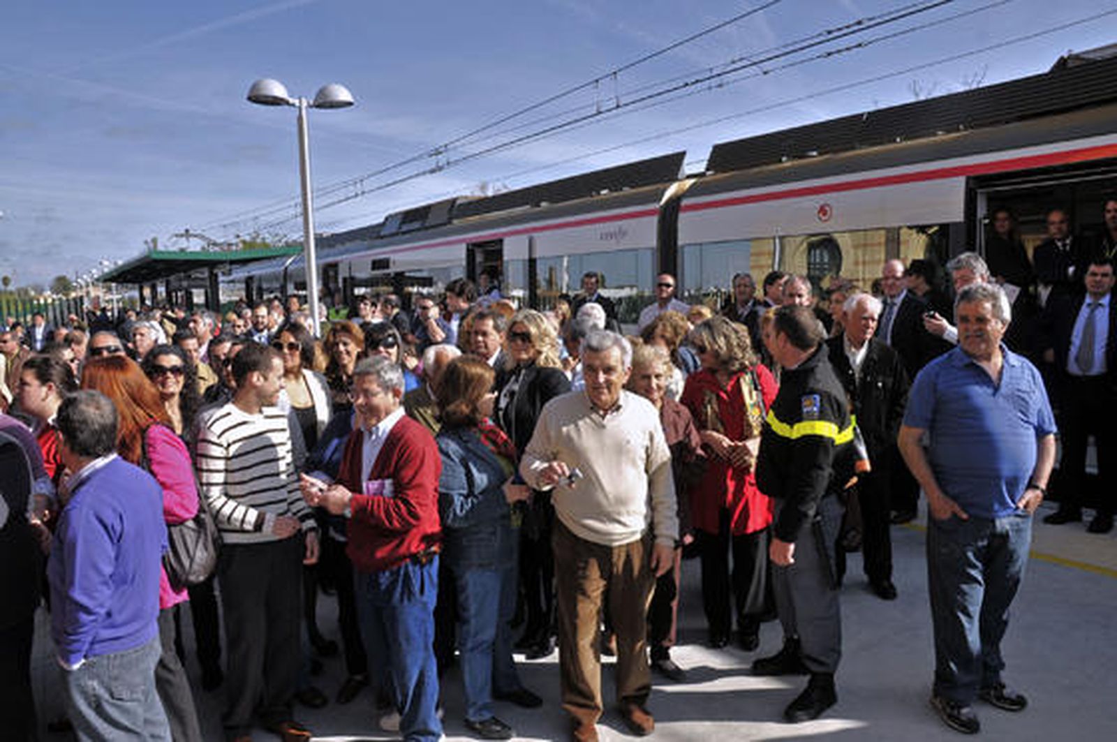 Llegada del tren a Sanlúcar la Mayor.

Foto: Juan Carlos Vazquez
