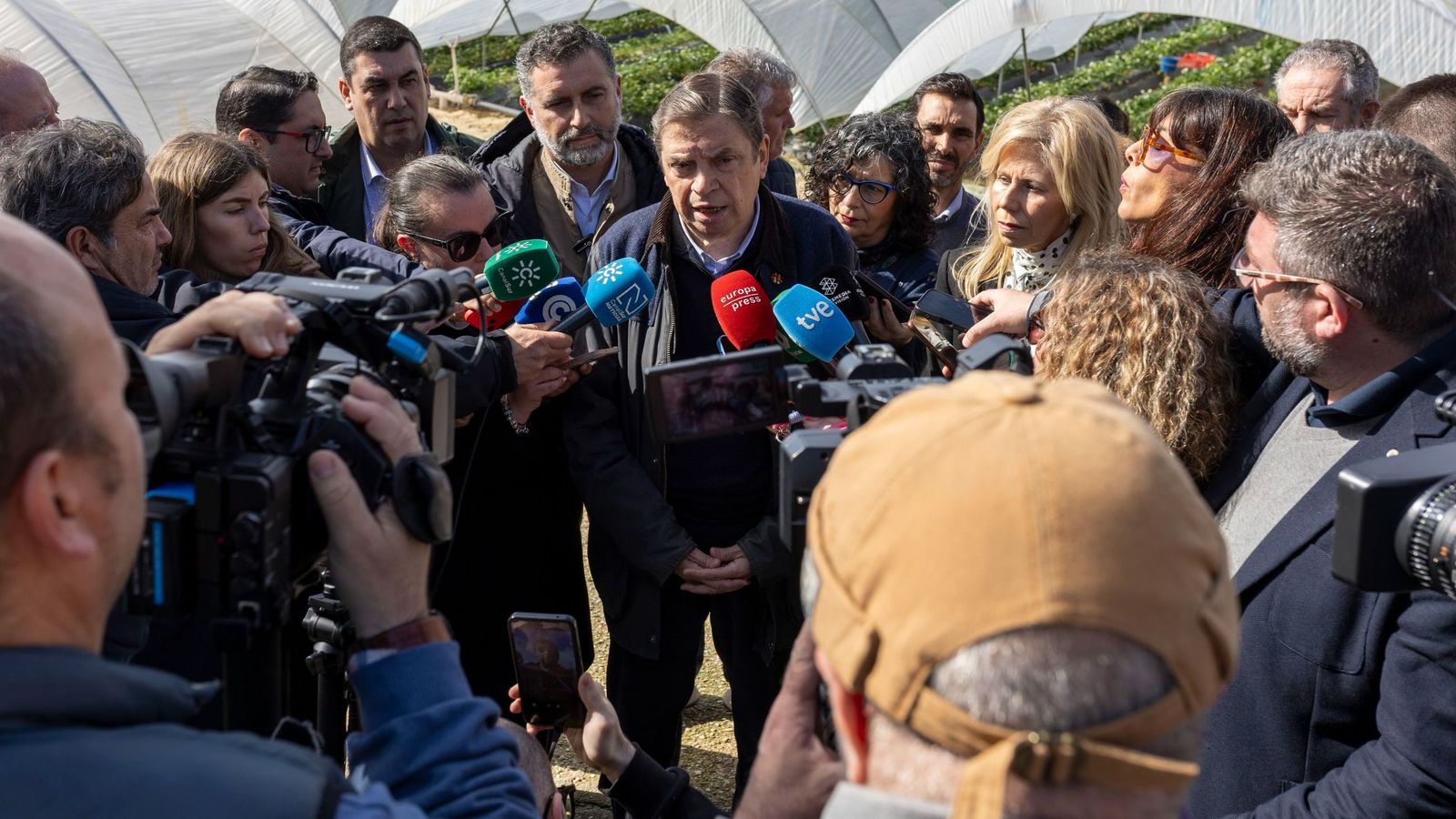 El ministro Luis Planas, en la provincia de Huelva.