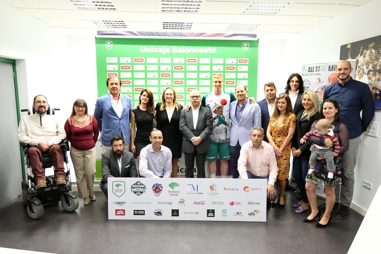 Foto de familia del All Star Minibásket.