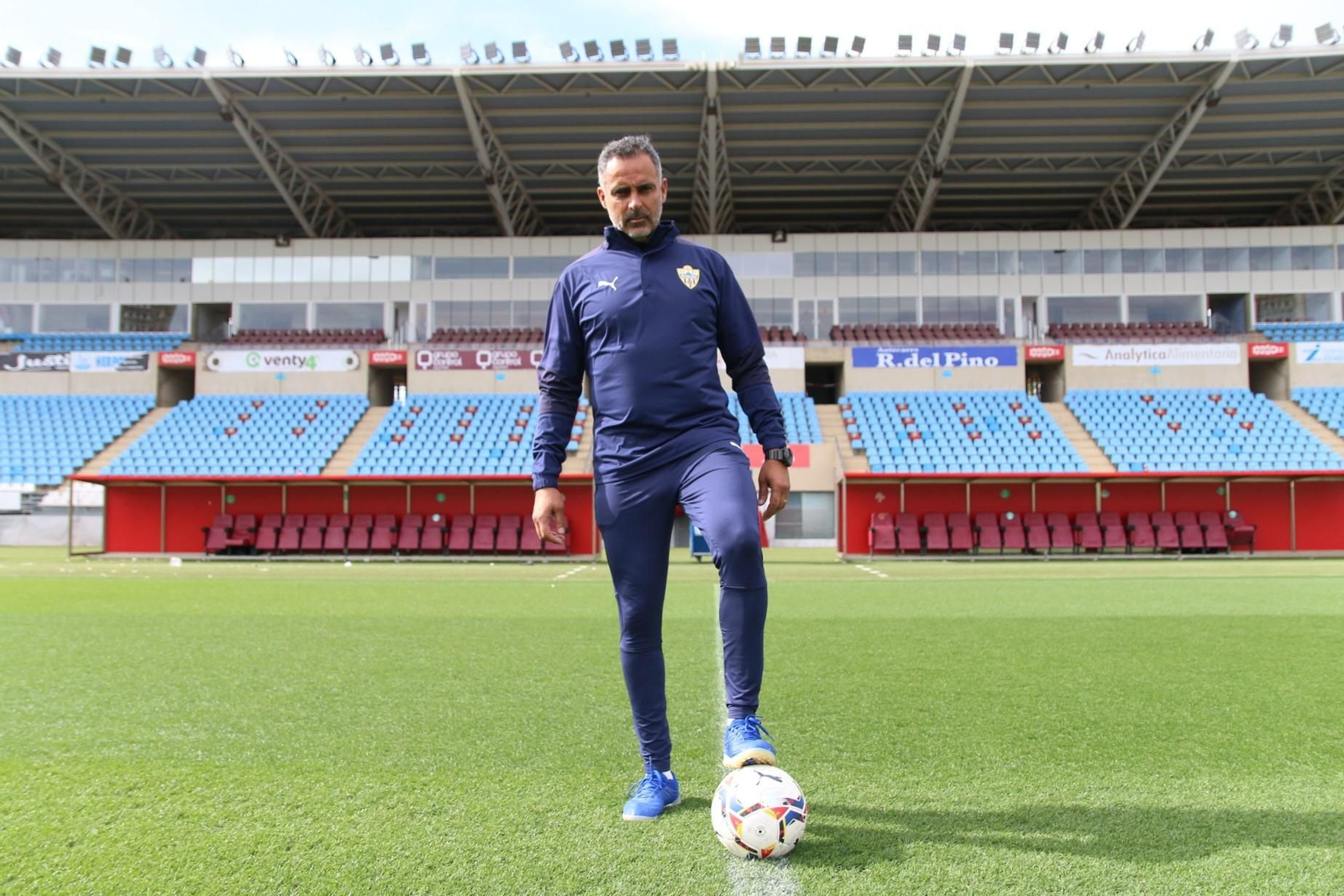 José Gomes posa para 'Diario de Almería' en el césped del Juegos Mediterráneos