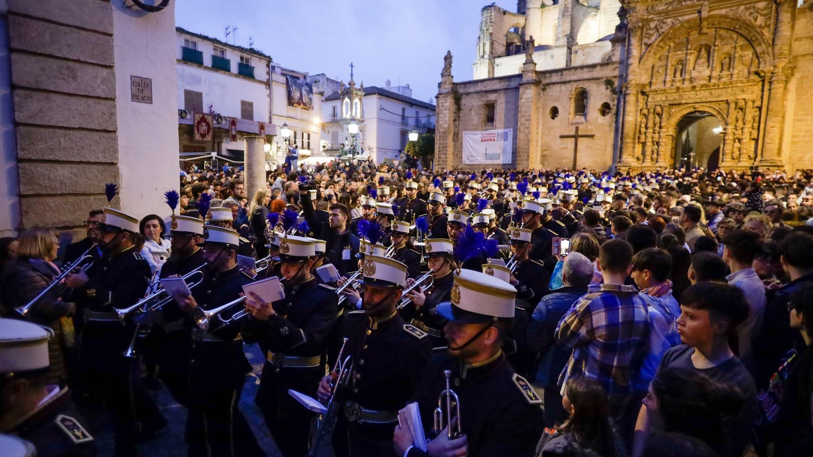 Los músicos, en la Plaza de España.