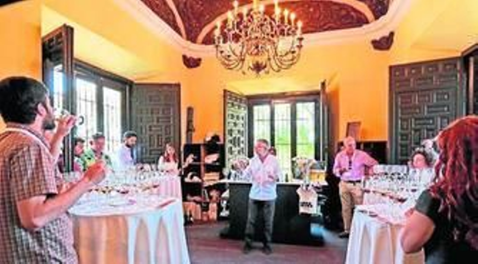 José Ferrer en una de sus catas de jereces con geles en Vinoble.