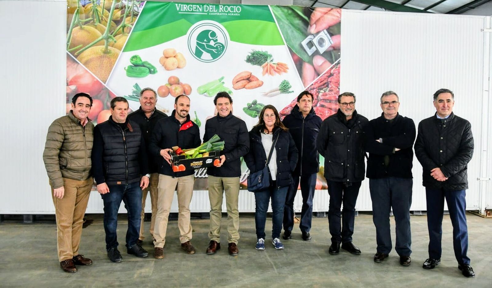 El delegado territorial de Agricultura, Daniel Sánchez, ha visitado las cooperativas Virgen del Rocío y Frusana.