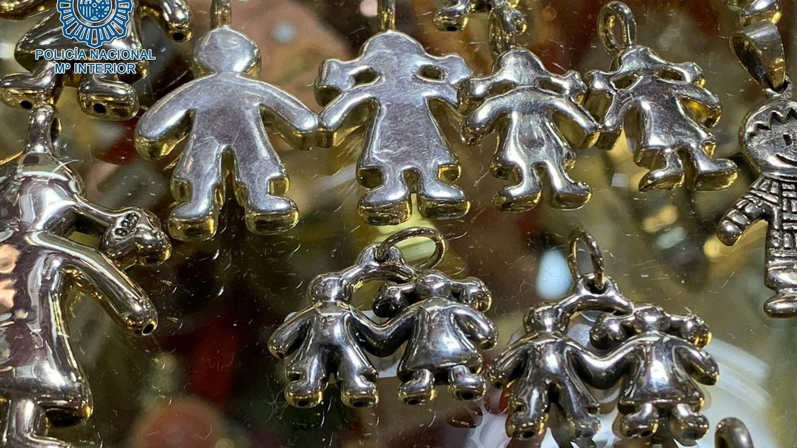 Sortijas falsas decomisadas en Sevilla