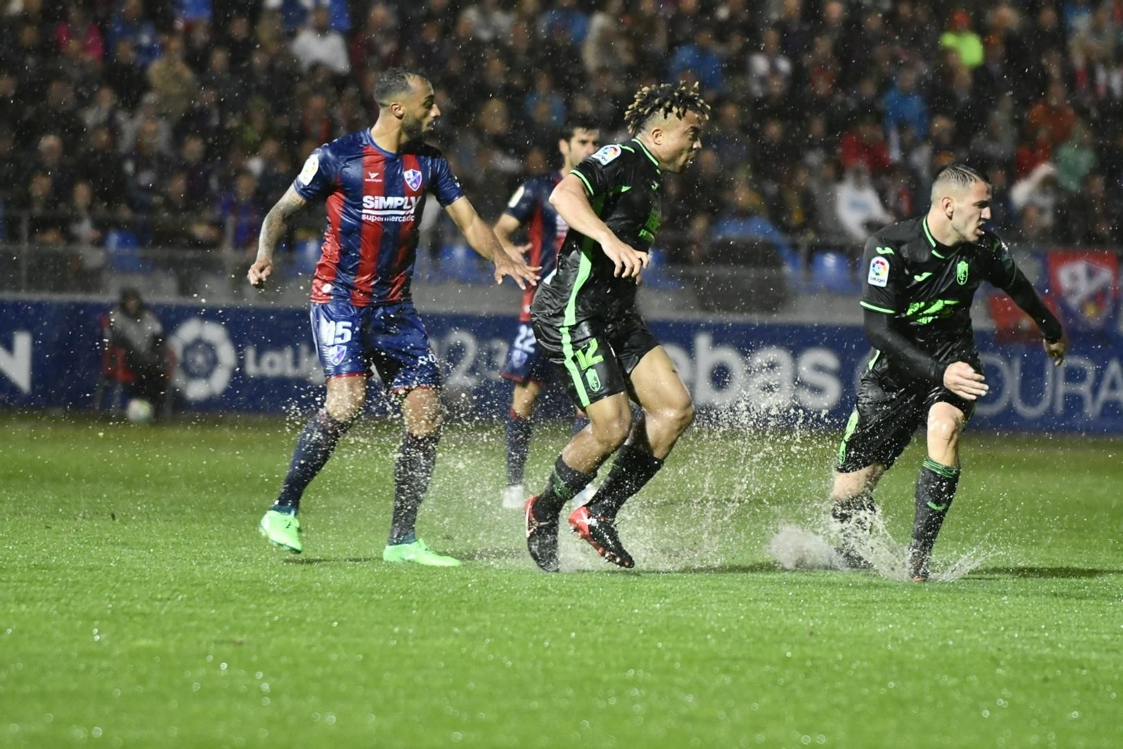 El Huesca-Granada CF, en imágenes