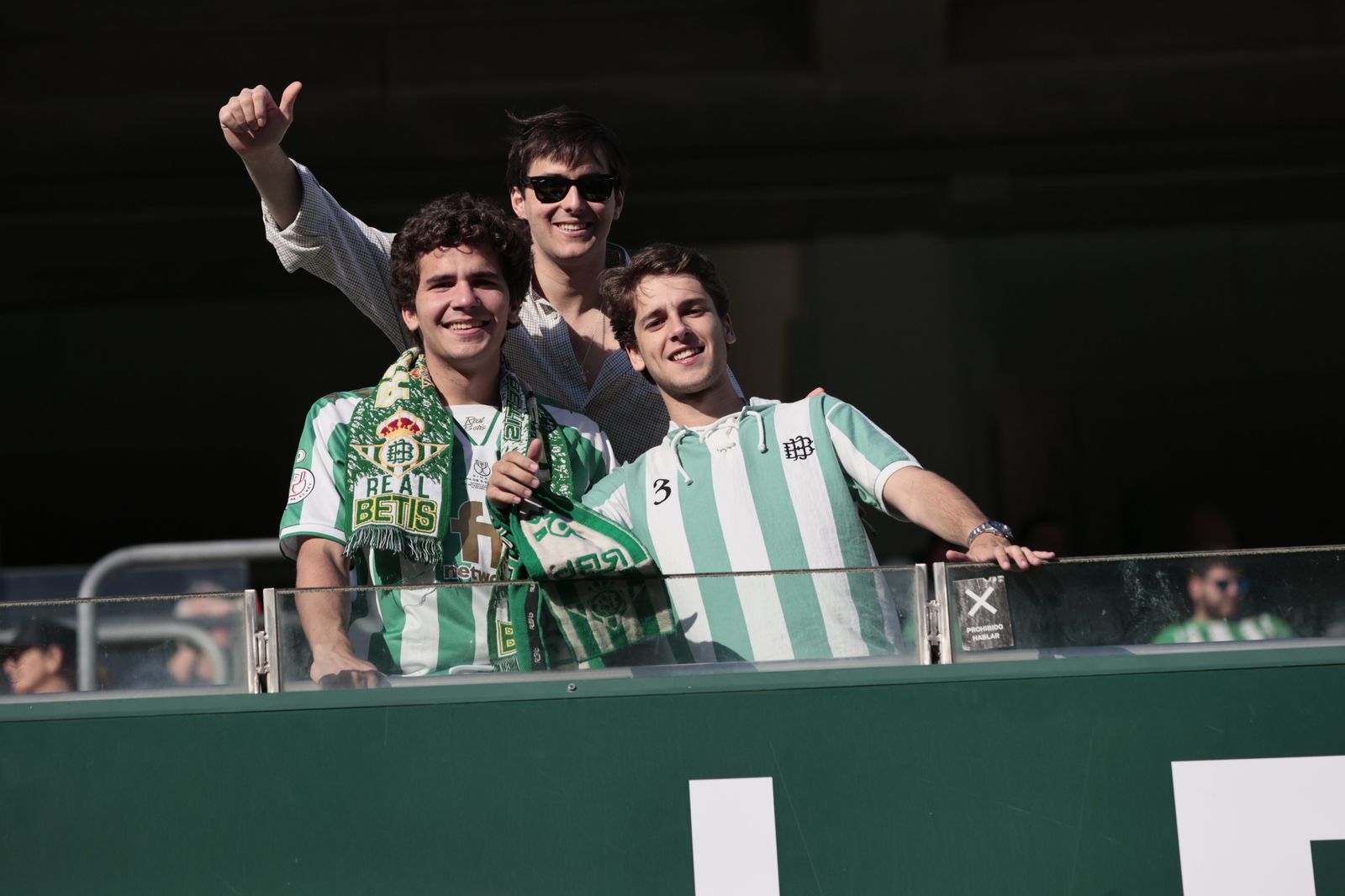 Buscáte en las gradas del Villamarín