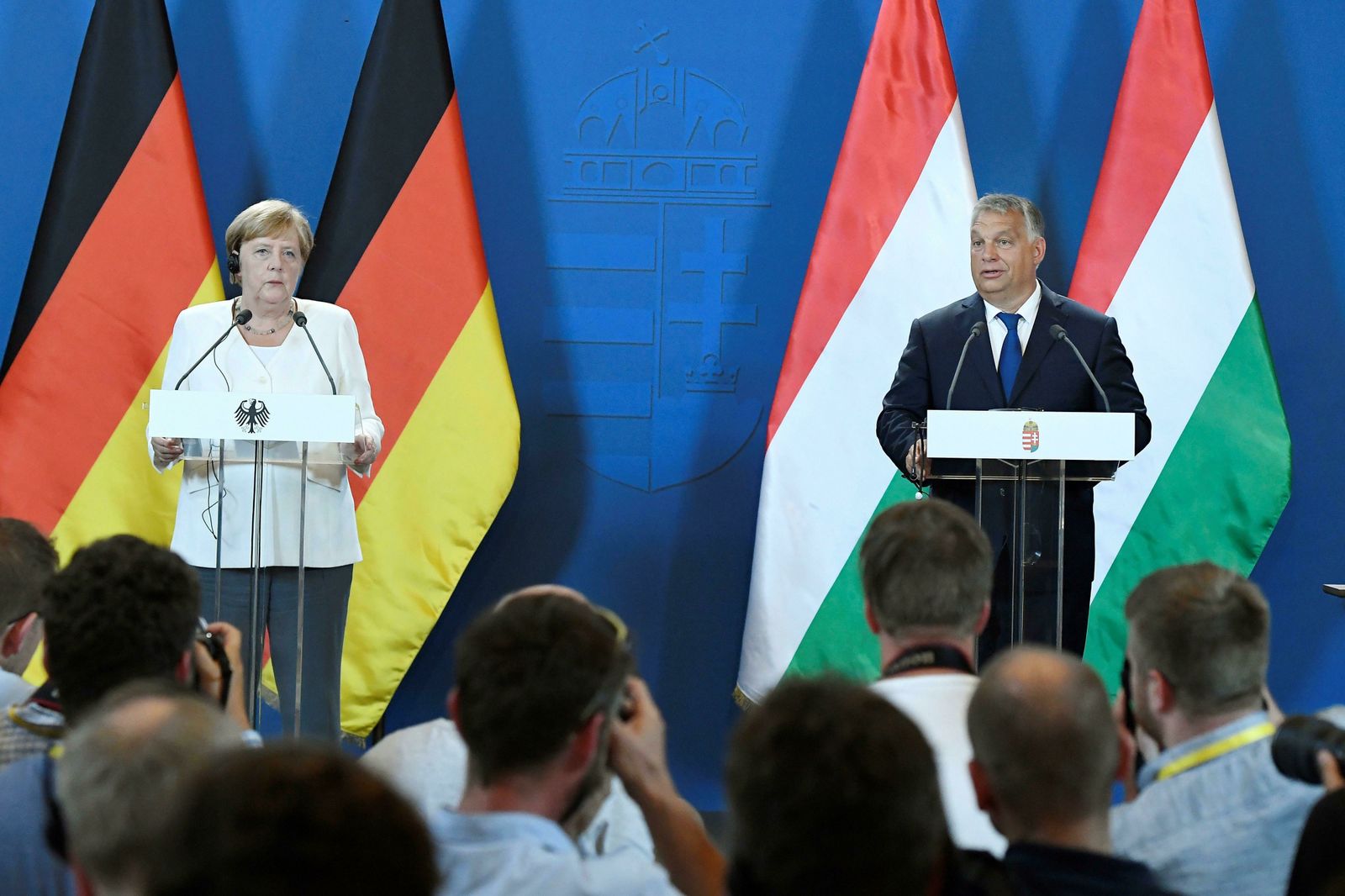 Merkel y Orban, ayer en el acto conmemorativo en Sopron.