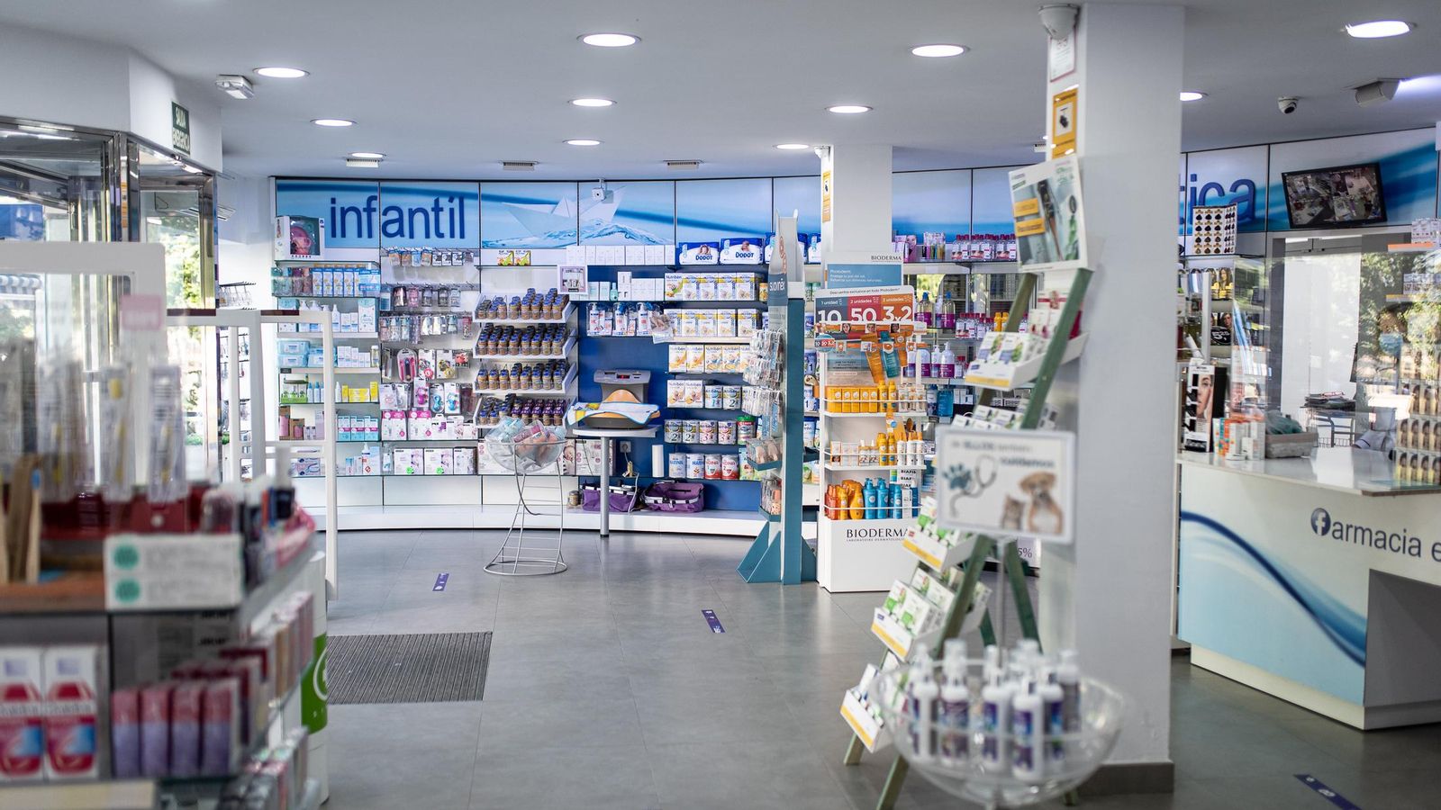 Interior de la farmacia El Ancla.