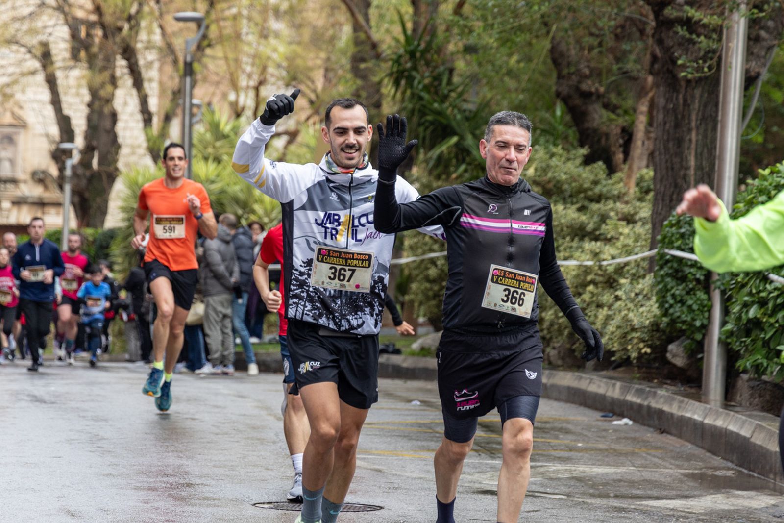 En imágenes: la lluvia no frena a más de un millar de corredores en la V Carrera Popular del IES San Juan Bosco (2)