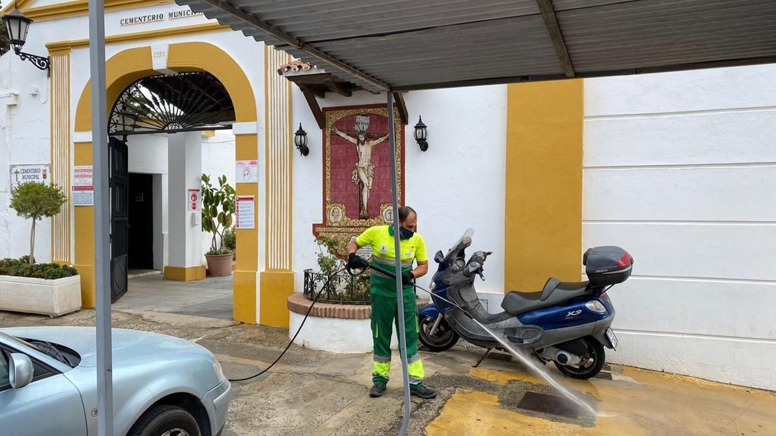 Desinfección en el cementerio de San Roque.