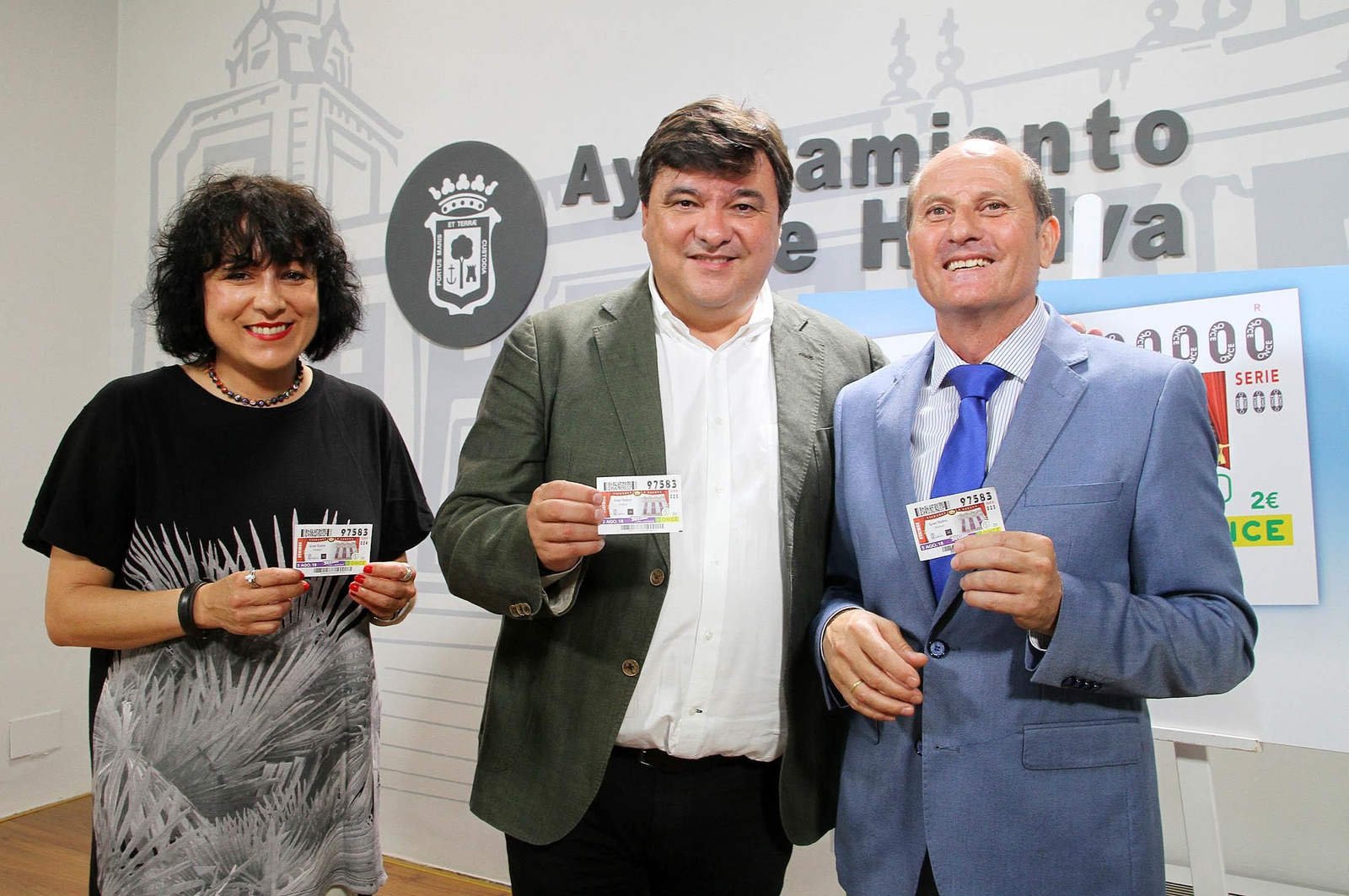 La presentación de la imagen del cupón de la ONCE dedicado al Gran Teatro de Huelva en imágenes