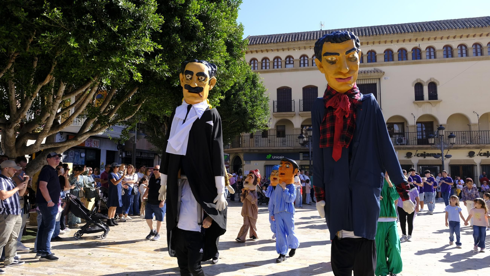 Encierro infantil y gigantes y cabezudos en las Fiestas de Huércal Overa, en imágenes