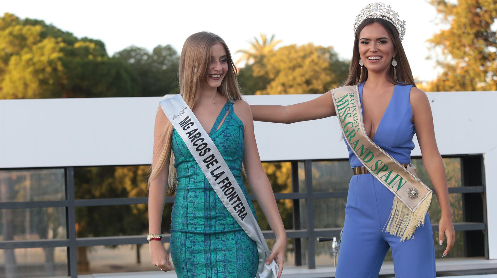 Miss Grand Arcos de la frontera: Paola Barrera Las aspirantes a Miss Grand Cádiz 2021 reciben sus bandas en el Hontoria