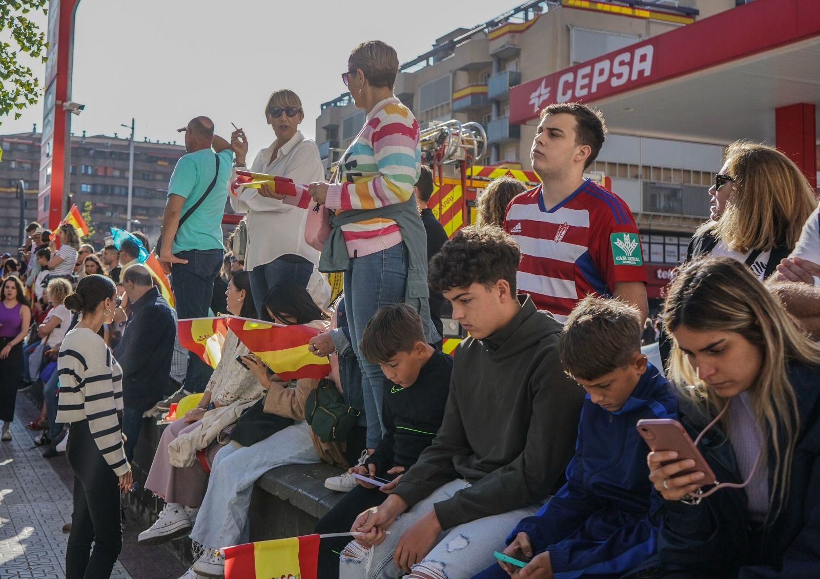 Ambiente en Granada durante el Día de las Fuerzas Armadas, en imágenes